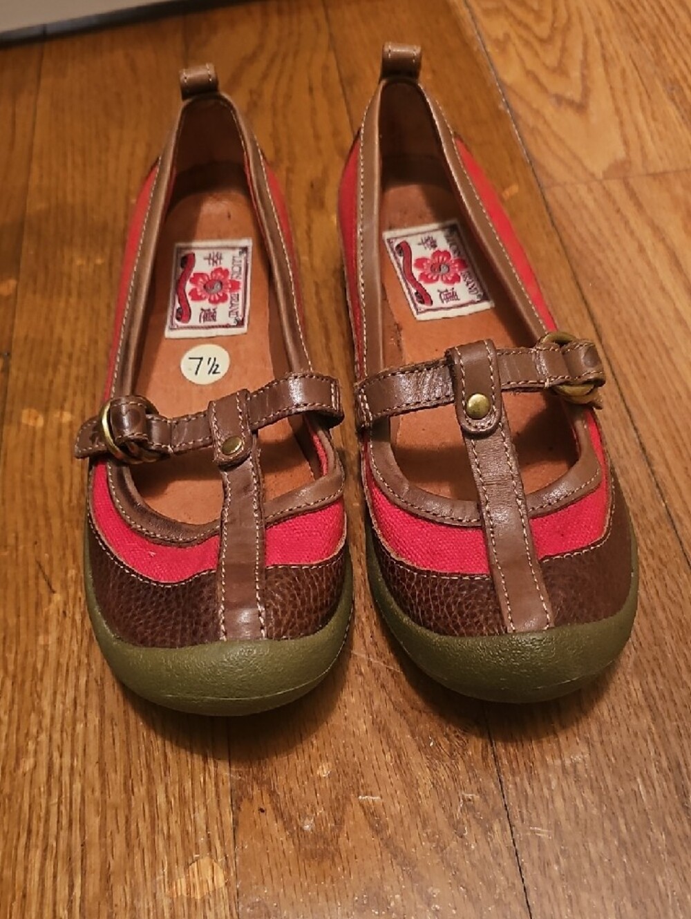 Lucky Brand Women's Red Canvas T-Strap Flats with Brown Leather Trim Size 7 1/2 - Picture 10 of 11